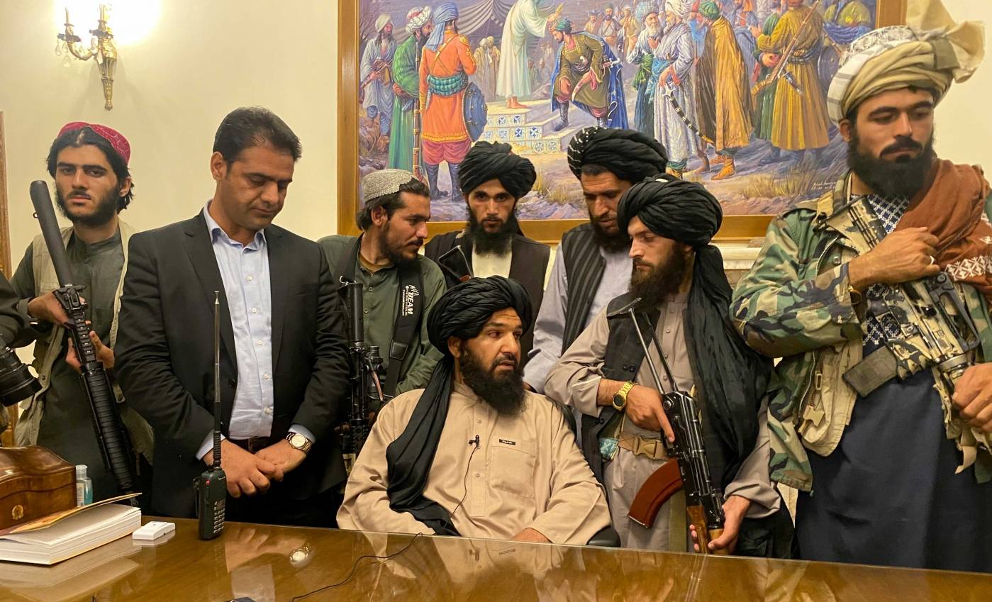 Taliban otti Afganistanin presidentinlinnan Kabulissa haltuun 15.8. 2021. Kuva: NTB/AP Photo/Zabi Karimi.