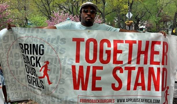 Useat sadat osoittivat mieltään Union Squarella New Yorkissa 3. toukokuuta 2014. Mielenosoittajat vaativat Boko Haramin sieppaaman noin 230 koulutytön vapauttamista. Kuva: Flickr/Michael Fleshman