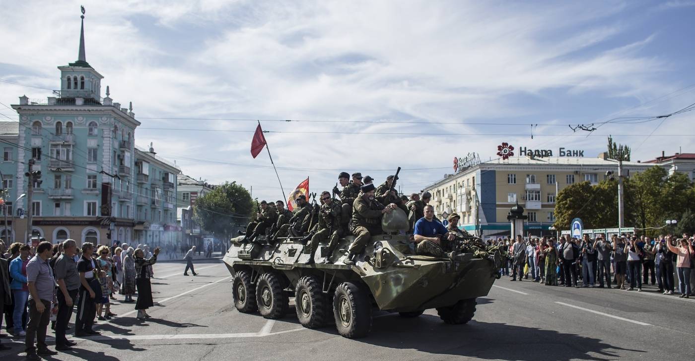 Venäjänmielisiä kapinallisia Luhanskissa, Itä-Ukrainassa syyskuussa 2014. Kuva: NTB Scanpix/Reuters/Marko Djurica.