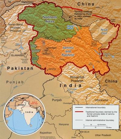 Viheraluetta hallitsee Pakistan. Oranssi on intialaishallittua, kun taas Aksai Chin on Kiinan ohjaama. (Lähde: CIA World Factbook)